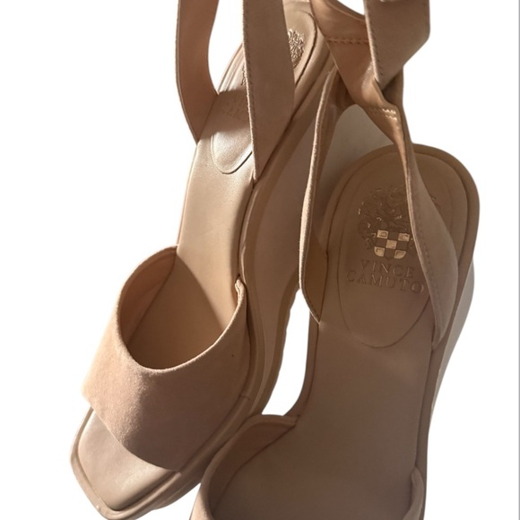 Vince Camuto Tan Sandals - Picture 4 of 4